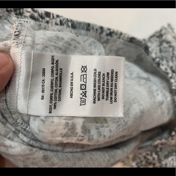 🌸2/$25 NWT Anthropologie Black White T.La Jia Smocked Tube Top Reptile Print - Picture 7 of 7